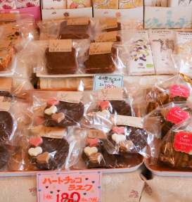 ドーナツ以外にも、たくさんの美味しいラスクやケーキをご用意しています。